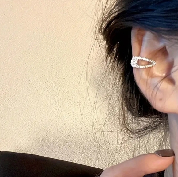 LAST ONE! New! Tiny ear clip-on earring - Picture 6 of 9